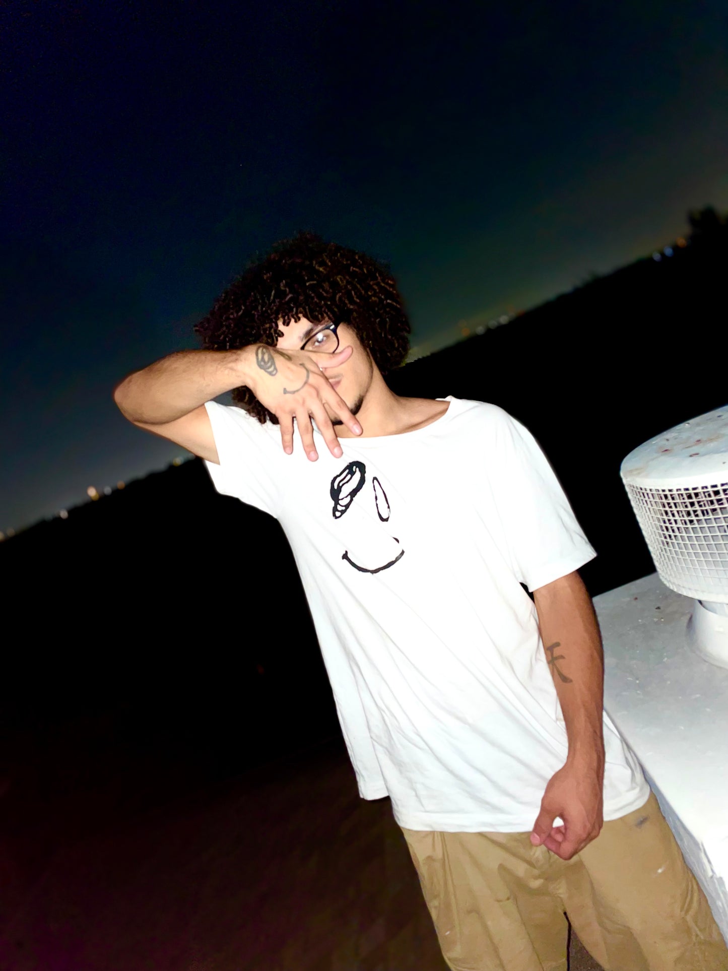 WHITE T SMILE ; STOP SUICIDE