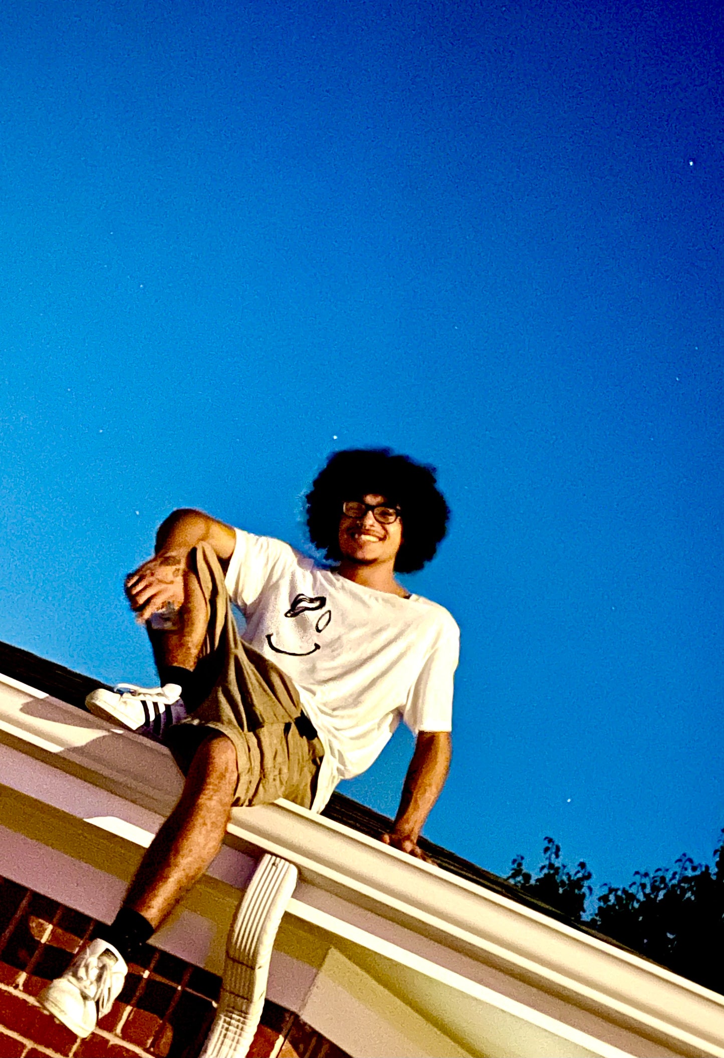 WHITE T SMILE ; STOP SUICIDE
